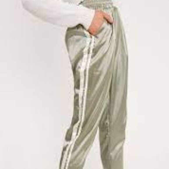 PrettyLittleThing Ahannon Sage Green Satin Side Stripe Boxer Jogger 0 NEW - Picture 3 of 14